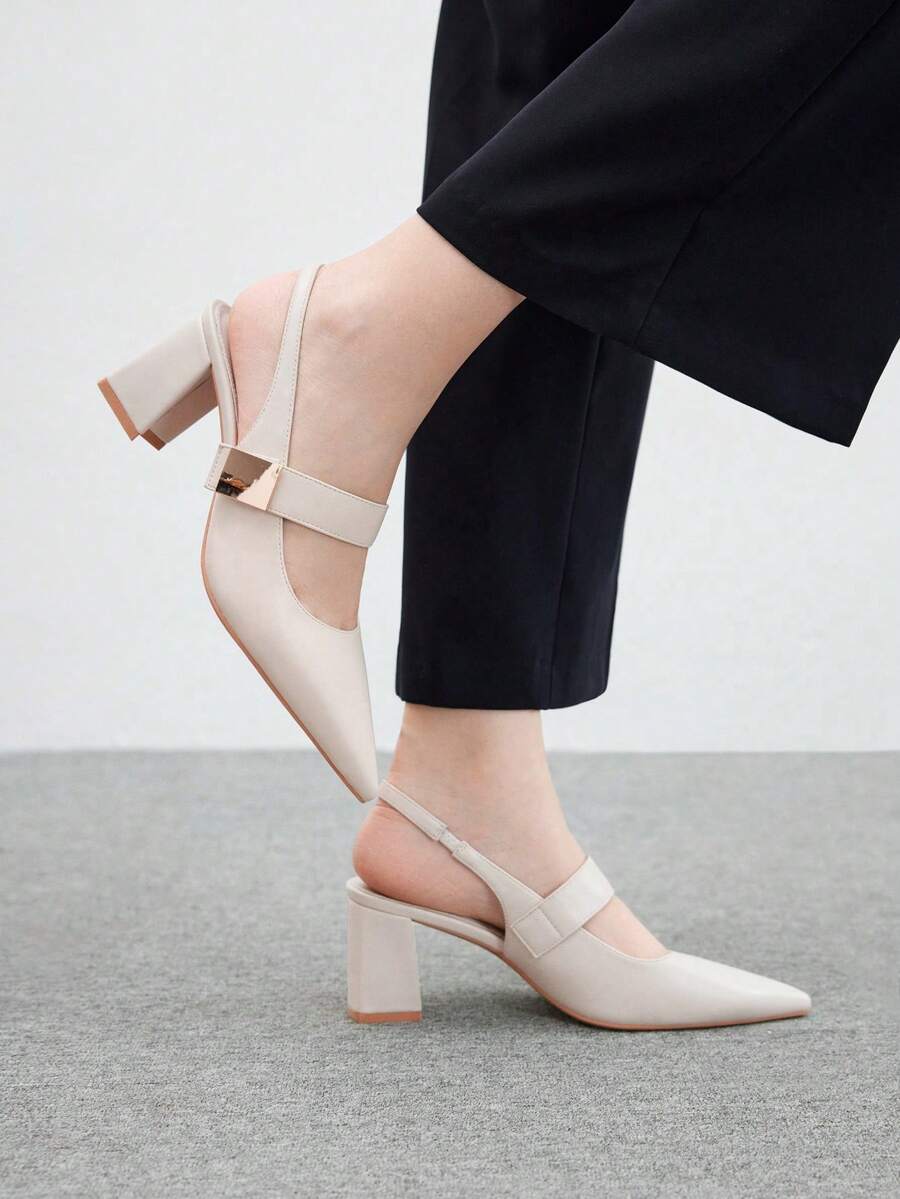 Sandalias de tacón alto grueso y puntera puntiaguda, cómodas y de moda, con hebilla cuadrada de color marfil - Beis - Ver 1