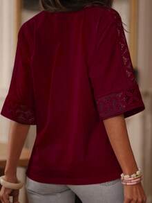 女士优雅纯色镂空梭织花卉装饰 T 恤，花园休闲装，春夏 - 酒紅色 - 查看 3