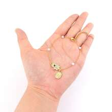 1条新款经典方块字母哈姆萨之手金色珠链手链，女士款 - 金黃色 - 查看 3