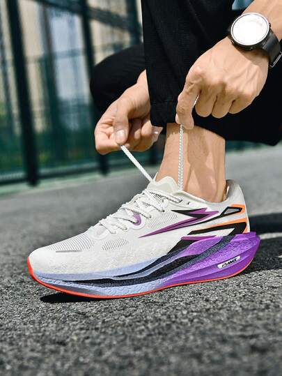 透气网眼青少年跑步鞋，鞋底柔软有弹性，适合跑步、运动和休闲穿着