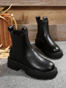 Svarta, grovklackade Chelsea-stövlar för kvinnor, moderiktiga och bekväma ankelstövlar i Chelsea, elastiska, korta stövlar i PU-läder, uppgraderad hantverksdesign, ökad fotkomfort, leopardmönster i kontrastfärg, framhäver elegant och intellektuell skönhet, klassiska, mångsidiga, viktiga svarta korta stövlar för höst-/vintersäsongen - Svart - Visa 3