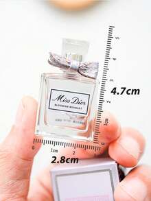 Dior [Mini] Miss Dior Blooming Bouquet EDT 5ml  / Fresh And Tender Notes / Bergamot Essence & Damascus Rose Essence And Peony Note & White Musks / A Faceted And Spontaneous Bouquet Of Newly Blossomed Flowers. Its Contrasting Scent Opens With A Burst Like That Feeling Of Falling Head Over Heels, Conveyed In The Lively Notes Of Sweet Pea And Bergamot.