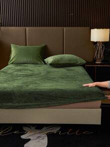 2/3pcs Green Velvet Fitted Sheet Set Warm Soft Solid Fuzzy Fitted Sheet Set King Queen Full Twin Size, Luxury Super Soft Cozy Comfy Bottom Sheet With 11.8" Deep Pocket,Suitable For Fall Winter And Spring 1Fitted Sheet+1/2Pcs Pillowcases Domitory Bedding Back School Bedding - Army Green - View 6