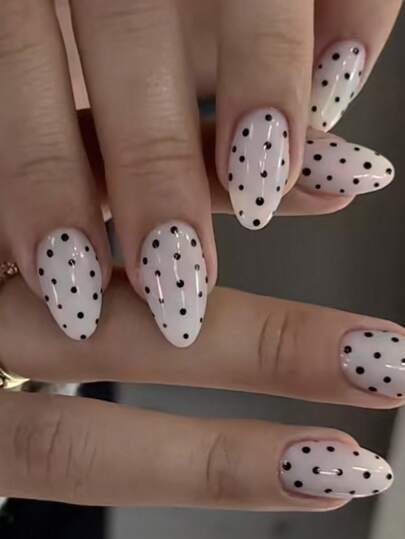 24 sztuki czarnych naklejek na paznokcie w kropki, zestaw do zdobienia paznokci w kształcie migdałów, zawiera 1 arkusz naklejek samoprzylepnych i 1 mini pilniczek do paznokci, nadaje się do codziennego noszenia. Akcesoria do paznokci