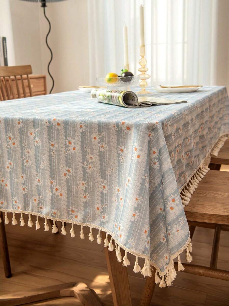 1 szt. Prostokątny obrus w stylu wiejskim z białymi stokrotkami i frędzlami, uniwersalny do codziennego użytku, na święta, urodziny, imprezy, spotkania rodzinne, pikniki, stoły obiadowe, do kuchni, wystroju wnętrz, na każdą porę roku - Niebieski - Zobacz 1