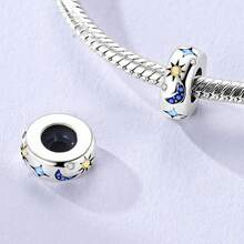 1 pieza Encanto de cuentas de silicona con diseño de huella de gato perezoso, lazo y circonita cúbica brillante en color plateado, accesorio versátil y clásico apto para hacer pulseras, collares y pendientes de joyería DIY para mujeres y niñas