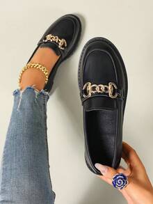 Schwarze Leder-Loafer für Damen, Plateauabsatz, Slip-On, Metallschnallen-Dekor, glänzende Oberfläche, Freizeitschuhe, geeignet für Frühling, Herbst, alle Jahreszeiten