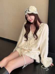Áo len cardigan tay loe cổ chữ V khoét lỗ họa tiết hoa cỡ lớn - Màu be - Xem 1