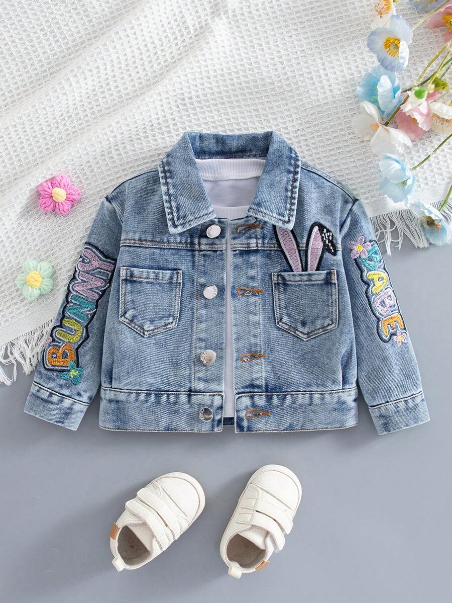 新款男女款婴幼儿蓝色牛仔长袖上衣，绣有英文字母，可爱休闲牛仔夹克