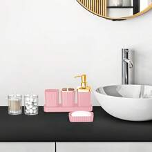 浴室配件套装，9 件粉色浴室套装，配有牙刷架、垃圾桶、乳液皂液器、牙刷杯、梳妆台托盘、肥皂盒、马桶刷、新家居浴室配件支架浴室收纳浴室装饰夏季 - 彩色 - 查看 6