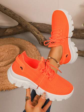 2025春秋季女士时尚百搭系带低帮运动鞋，新款轻便舒适透气休闲鞋