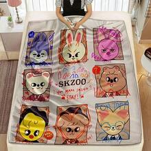 SKZOO Cartoon Character Plush Throw Blanket - Soft Polyester, Vibrant Animal Prints, Preppy Style, All-Season Comfort For Bedding, Travel, Home Decor, Office Use, Picnic Blanket |   Playful Design |   Cozy Texture, Cute Blankets - 混色 - 查看 1