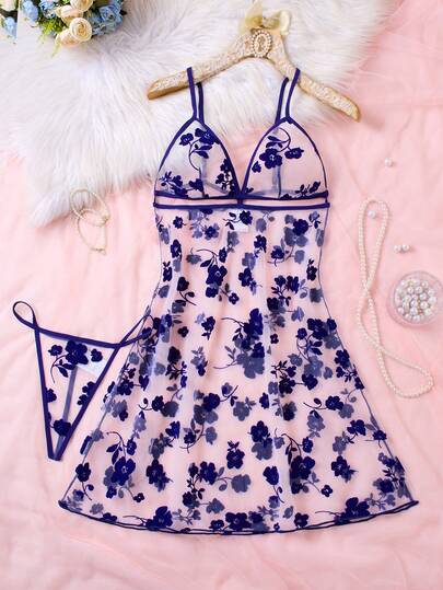 性感透视女士内衣套装，包含浪漫睡裙和丁字裤