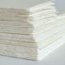 25 ورقة ورق مائي، 300 جرام/متر مربع ورق مصنوع يدويًا بطبقة مضغوطة بارد ذو حافة مسننة ملمس خشن/أسلوب قديم باللون الأبيض والعاجي والبني، أوراق فضفاضة كبيرة الحجم للرسم والتلوين والتصميم والخط والأعمال الفنية والحرفية والدعوات الزفاف والبطاقات والتجليد والنسيج والمشاريع النسيجية - مثالي للفنانين والرسامين والحرفيين والمبتدئين ومستلزمات الفن والهدايا الموسمية والاستخدام المنزلي والصفي - متعدد الألوان - مشاهدة 2