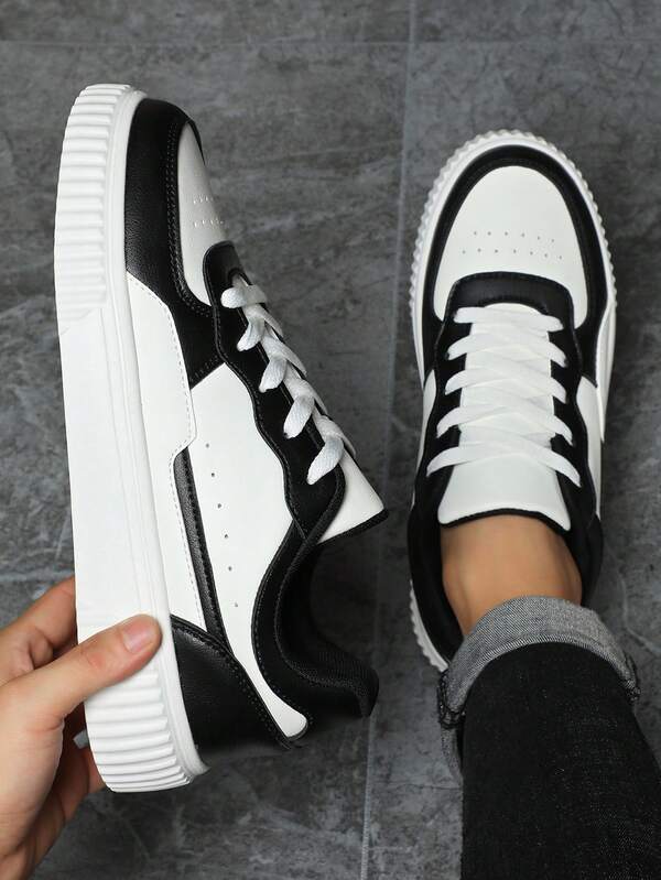 1 par de sapatos masculinos novos, cor branca, com cadarço, patchwork, cor contrastante, sola branca, estilo casual para férias, versátil, tênis casual sem salto de preto e branco, adequado para uso interno e externo