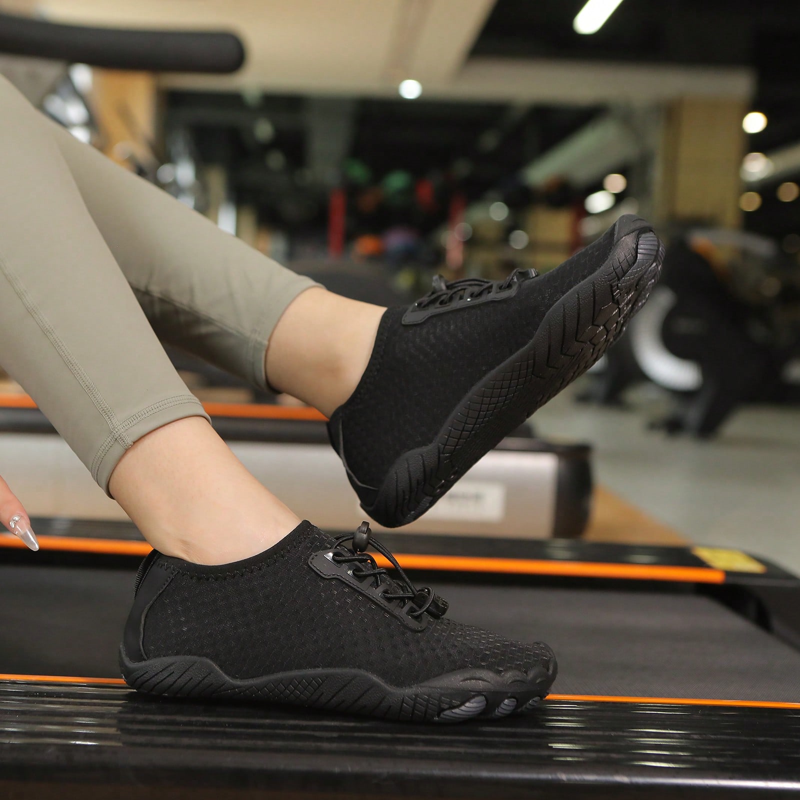 Par de zapatos deportivos para mujer de secado rápido, adecuados para actividades al aire ejercicio