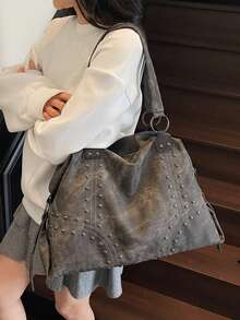 Túi đeo vai nữ thời trang mới, được làm từ chất liệu PU, có hai quai xách và thiết kế trang trí đinh tán, kiểu dáng sành điệu và hiện đại, phù hợp cho mua sắm, đi chơi, du lịch và nhiều dịp khác nhau. - màu đen - Xem 5