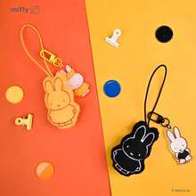 Túi quà bí mật gồm búp bê Miffy và mặt dây chuyền acrylic, móc khóa hình thỏ dễ thương ngẫu nhiên cho ba lô, mặt dây chuyền ba lô phong cách dễ thương và ngọt ngào, quà tặng sưu tầm bất ngờ không thể thiếu dành cho các bé gái dễ thương. - 1 chiếc túi mù - Xem 5