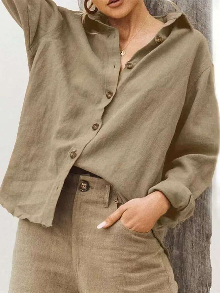 女士纯色宽松款纽扣衬衫，带口袋 - 卡其色 - 查看 1