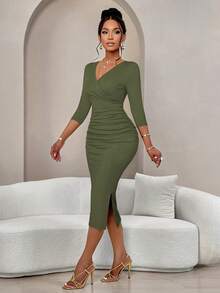AIJ Vestido midi ajustado con cuello en V fruncido, mangas 3/4 y estampado ondulado, elegante para primavera - Verde militar - Ver 4