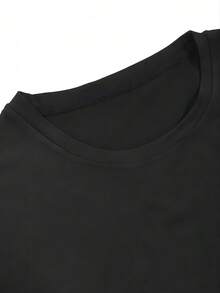 Embrace The Beauty Of Simplicity With A Piece That's Minimal But Never Mundane . It's Affordably Priced Without Compromising On Quality, Making It Easy To Stock Up Or Experiment With Different Styles. Whether You're A Student, Professional, Or Fashion Enthusiast, This Black Short Sleeve Tee Delivers Style, Comfort, And Value In One Essential Piece. Black Long Sleeve With Popular Colors, Animal Patterns, Geometric Patterns, Tie Dye Patterns, Floral Patterns, Millennial Spicy Girl Style, Y2K Style, Basic Patterns, Floral Patterns, Loose,Fall Outfit For Women, Christmas Outfit Women,Tops,Fall Clothes For Women,Vestidos Elegantes De Mujer,Winter Clothes For Women,Niche Vitality, Plus A Comfortable Fit - màu đen - Xem 2