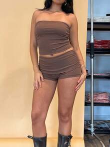 Autumn Clothes Women's Workout Shorts Set Slim Fit Solid Color Strapless Tops And Mid Rise Shorts 2 Pcs Outfits - Marrón Chocolate - Ver 2