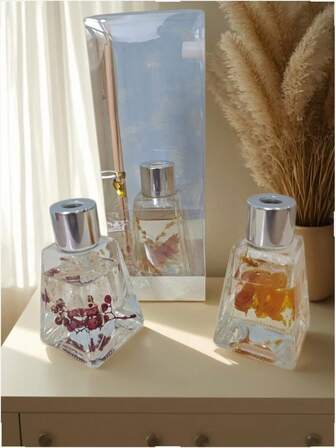 50ml Modern Aesthetic Reed Diffuser With Dried Blooms - Thoughtful Gift For Home Office Use.
