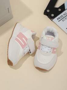 زوج من أحذية الرياضة البيضاء للبنات - أحذية كاجوال منخفضة الرقبة للأطفال، مناسبة للملابس الكاجوال والأنشطة الخفيفة في الهواء الطلق، أحذية الجري للأطفال، أحذية الأطفال الرضع