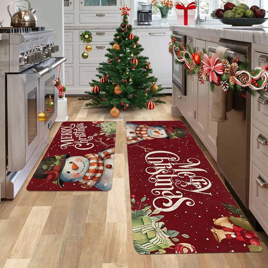 1/2 pièces Tapis de sol de Noël, fond rouge luxueux orné de bonhommes de neige blancs, de cloches dorées et de motifs de cadeaux de Noël. Tapis de sol de cuisine thème Joie, décoration d'atmosphère de Noël, parfait pour le bureau, la cuisine, la chambre, la décoration de la maison, créant une atmosphère joyeuse et exquise. - Multicolore - Voir 1
