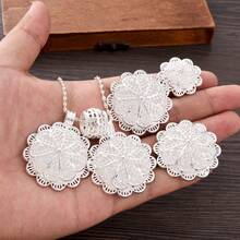 1套經典銀色新娘珠寶套裝，包含吊墜、項鍊、耳環、手鏈；婚禮禮品 - 銀色 - 查看 3