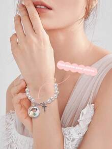 定制照片手链 - 仿珍珠设计手链 - 个性化家庭/情侣/宠物照片饰品，优雅复古串珠手链。现有黑色、红色、白色、紫色可选。送给她/他的完美礼物，适合周年纪念日、圣诞节、万圣节、感恩节、新年、生日或作为友谊饰品。 - 彩色 - 查看 2