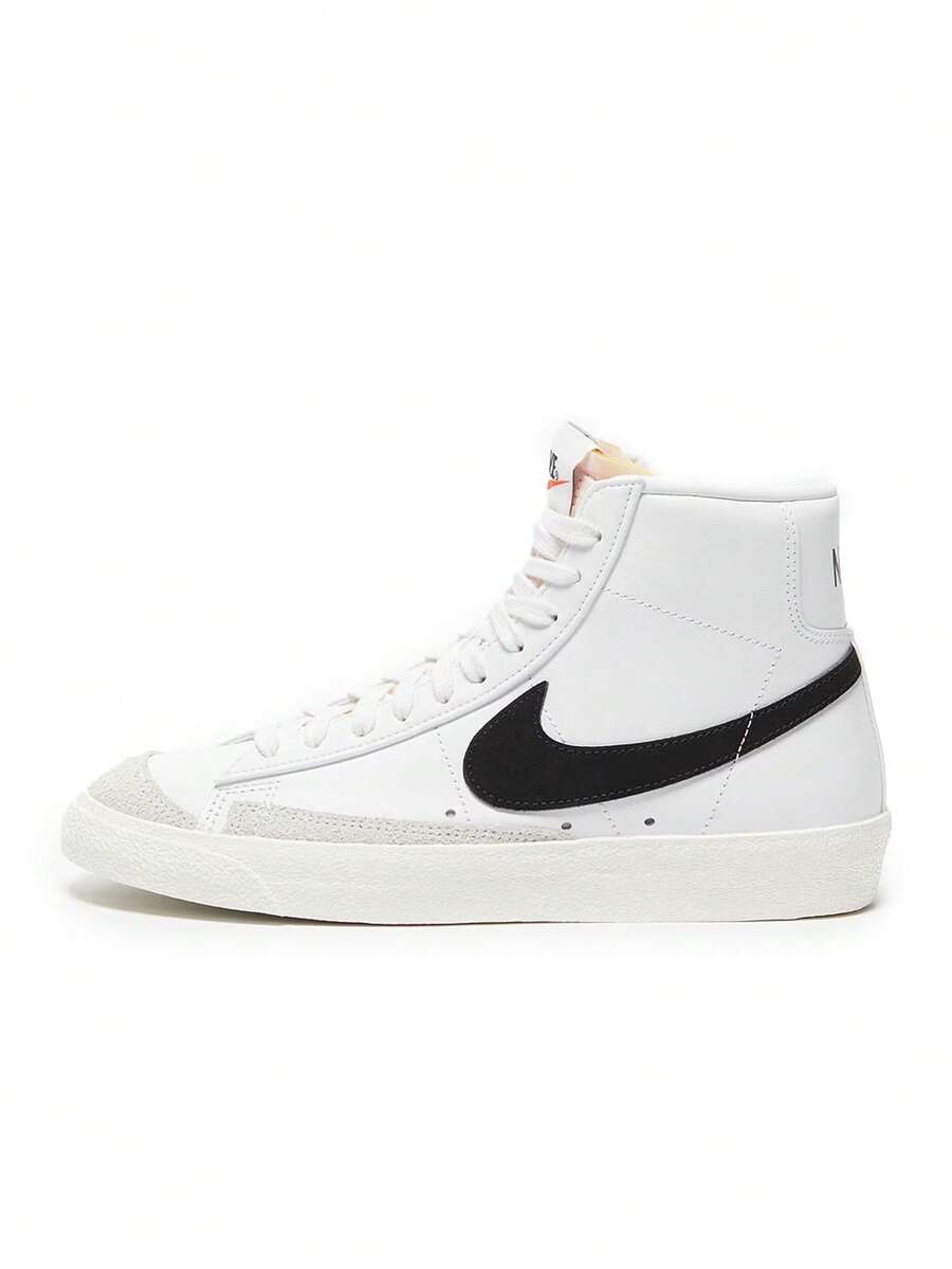 Nike Blazer Mid '77 男童运动鞋,复古麂皮细节,轻盈泡沫缓震,耐磨人字纹鞋底,休闲百搭 DA4086-100 - 白色/全橙色/黑色 - 查看 1