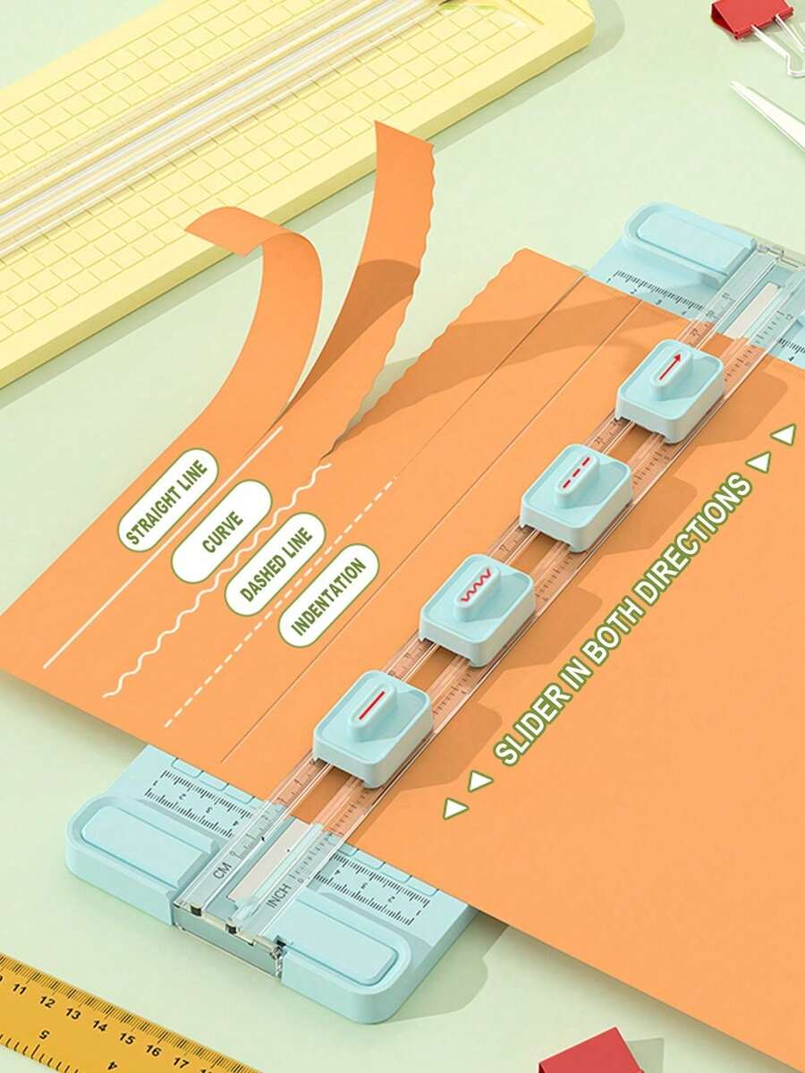 Taglierina multifunzionale 4 in 1 a colori macaron: taglio preciso diritto/curvo/perforato/con goffratura, scorrimento bilaterale con scala graduata, adatta per journaling, craft, organizzazione documenti, articoli di cartoleria best seller. Infonde il taglio della carta con praticità professionale e tocco artistico, crea uno spazio di lavoro efficiente e creativo. Design portatile a colori macaron adatto alle donne.