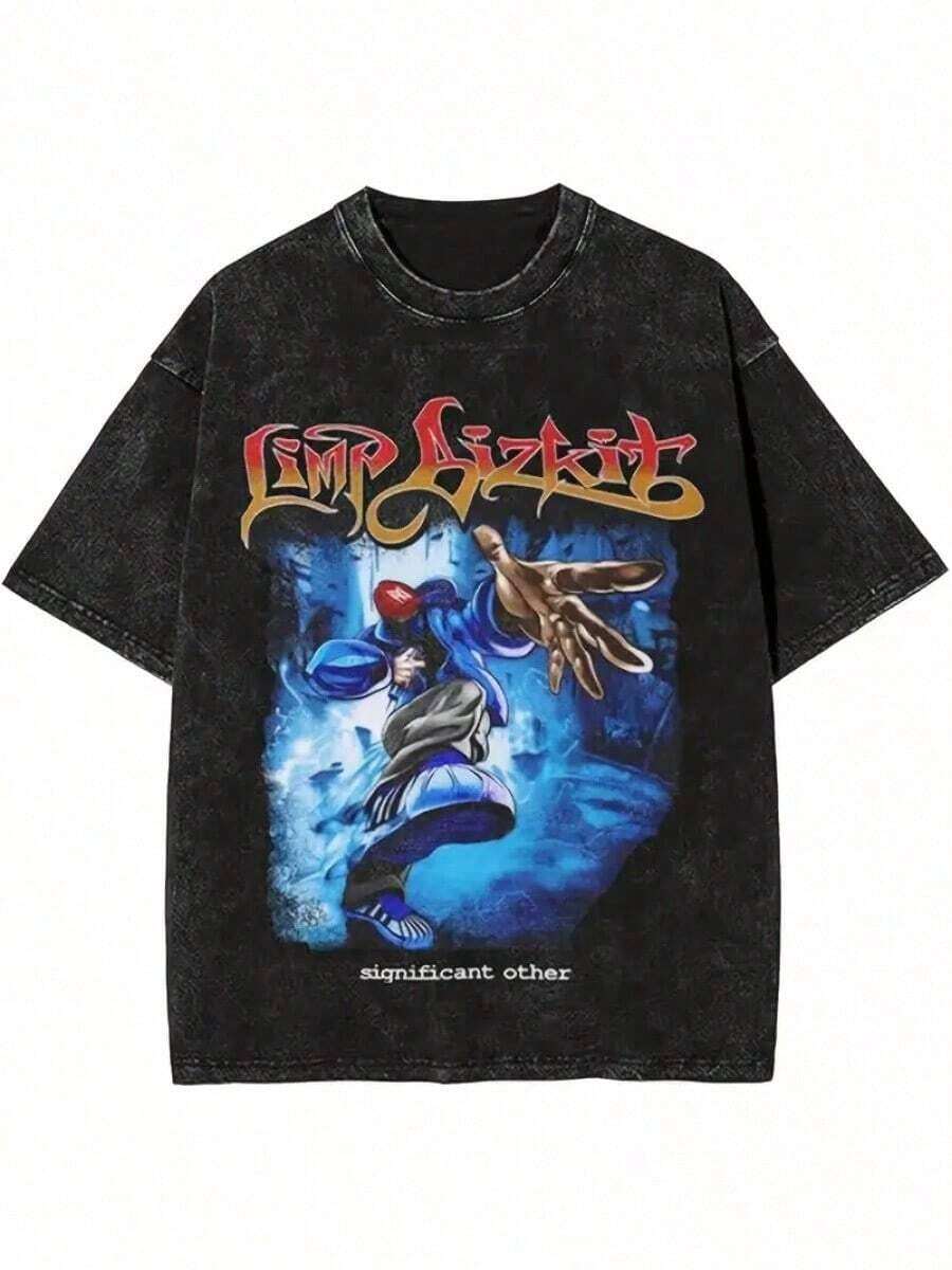 230g Black Cotton T-Shirt - Limp Bizkit Band Print With Red-To-Gold Gradient Typography, Dynamic Posing Figure In Blue Smoke Atmosphere, "Significant Other" Album Reference Print, Rock Music Merch Style, Free Shipping? ?2025 - 黑色 - 查看 1