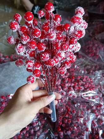 6/12pcs Artificial Berries Winter Frosted Red Berry Branches For Tree Wreath Garland DIY Crafts Home Wedding Party Theme Party Gathering Holiday Hanging Tree Celebration Home Decorations, Scene Decoration, Valentine Day, Gift Christmas Decorations Room Decor Christmas