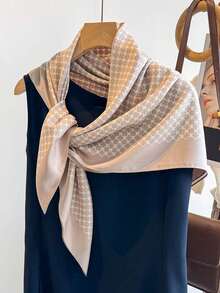 1条春夏新款时尚奢华优雅大方巾，女士百搭单品，适合职业场合，轻盈透气，可作披肩或连衣裙使用。