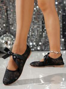 秋冬女士优雅蝴蝶结网眼蕾丝平底鞋，带 3D 玫瑰花，时尚镂空透气玛丽珍芭蕾乐福鞋，适合婚礼和日常穿着 - 黑色 - 查看 3