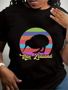 Camiseta de algodón negro de 180 g para mujer, con cuello redondo, manga corta y estampado de kiwi neozelandés. Camiseta con estampado vintage de kiwi a rayas vibrantes para conjuntos casuales de verano. Top de estilo retro moderno para mujer. - Negro - Ver 2