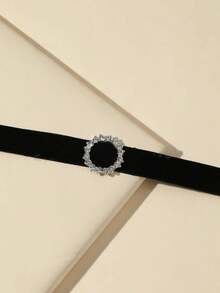 1pc Fashion Velvet Circle Rhinestone Necklace, Casual Versatile Women Choker