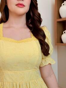 Elegant 3D Embroidered Laise Midi Dress In 100% Cotton With Puff Sleeves And Flared Skirt - 奶油黃 - 查看 3