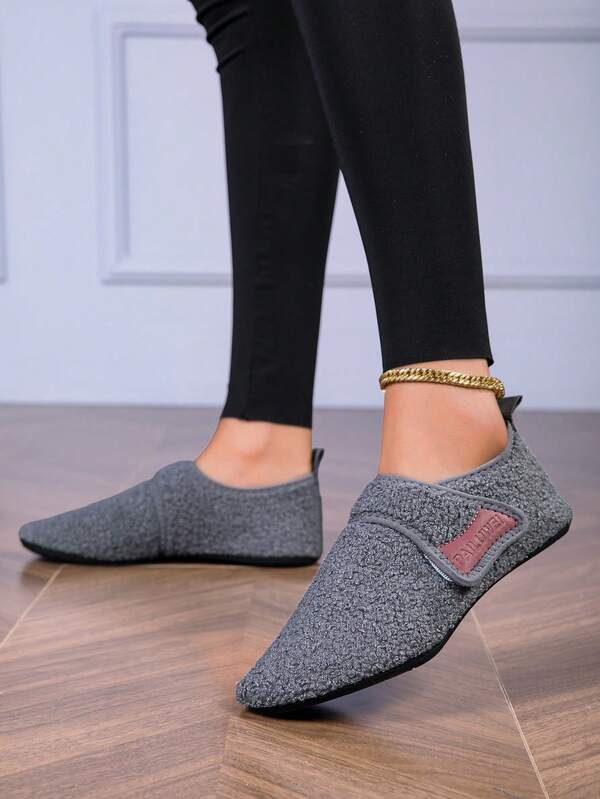 Nuevas zapatillas de casa de moda Otoño/Invierno 2025, zapatos planos cálidos y mullidos para interiores/exteriores, zapatos casuales para el trabajo