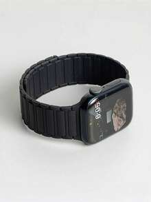 1条男女通用硅胶磁吸表带，兼容苹果手表表带，适用于38mm、40mm、41mm、42mm、44mm、45mm、46mm、49mm系列 - Ultra/11/10/9/SE/8/7/6/5/4/3/2/1系列 - 黑色 - 查看 6