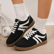 Zapatillas de mujer con diseño de recortes y bloques de color en la parte superior - Negro - Ver 5