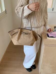 1个麂皮腋下手提包，金属扣复古高端通勤大容量单肩包，女士款。请置于通风处1-3天散去材质气味。（由于拍摄时的光线和角度原因，实物颜色可能与图片略有差异。） - 卡其色 - 查看 4