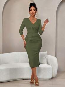 AIJ Vestido midi ajustado con cuello en V fruncido, mangas 3/4 y estampado ondulado, elegante para primavera - Verde militar - Ver 6