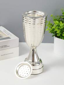 هذا موقد البخور الحديدي ذو القاعدة العالية بتصميم بسيط وأنيق، مناسب لديكور المنزل. سواء تم وضعه في غرفة النوم أو غرفة المعيشة (كديكور مركزي) أو المكتب أو استوديو اليوغا أو مكان الحفلات، فإنه يمكن أن يخلق جوًا أنيقًا. يمكن استخدامه كديكور للأعياد، هدية عيد، هدية عودة إلى المدرسة، هدية تخرج أو هدية شتوية. إنه هدية مثالية للأصدقاء الإناث. ديكور الخريف