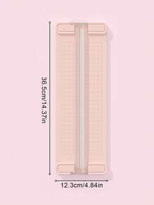 Taglierina multifunzionale 4 in 1 a colori macaron: taglio preciso diritto/curvo/perforato/con goffratura, scorrimento bilaterale con scala graduata, adatta per journaling, craft, organizzazione documenti, articoli di cartoleria best seller. Infonde il taglio della carta con praticità professionale e tocco artistico, crea uno spazio di lavoro efficiente e creativo. Design portatile a colori macaron adatto alle donne.