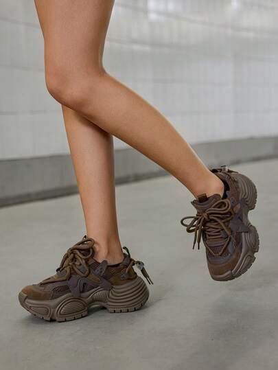 DareSee [Storlek 1 storlek] Nya bruna mesh-platåskor med kilklack, andningsbara, grova sneakers för kvinnor, läderpatchwork, personliga studentskor, damskor med tryckknappar i Miraflores-stil, vinterskor för jul och nyår