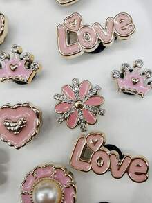 18PCS Y2K Style Pink Resin Flower Shoe Charms Accessoris DIY Love Word Crown Heart Shaped Shoe Buckles Decorations Faux Bead Removable Decorative Shoe Clips Fit Women Sandals Slides Slippers Beach Bag Xmas Halloween Birthday Party Decor Gifts