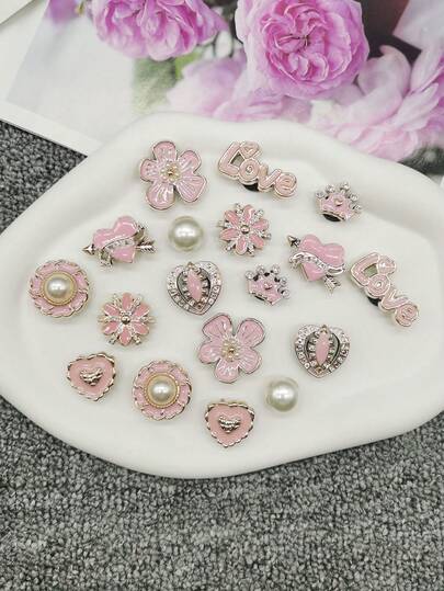 18PCS Y2K Style Pink Resin Flower Shoe Charms Accessoris DIY Love Word Crown Heart Shaped Shoe Buckles Decorations Faux Bead Removable Decorative Shoe Clips Fit Women Sandals Slides Slippers Beach Bag Xmas Halloween Birthday Party Decor Gifts